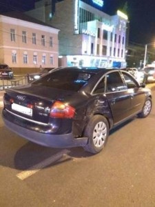 BMW X5 и Audi A6 не смогли разъехаться в центре Калуги